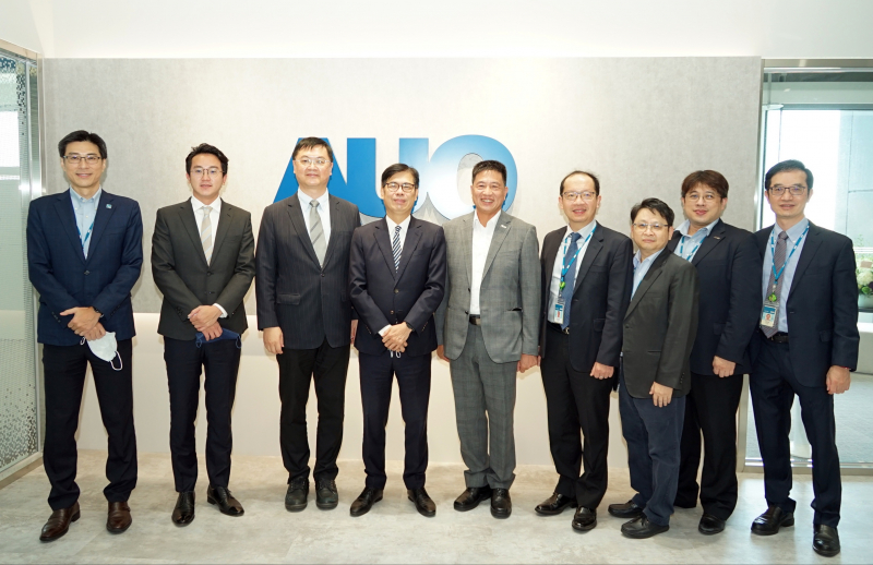 asiagame光電前進亞灣成立「AUO解決方案研發中心」，作為多元場域解決方案研發及試驗場域（圖中左為高雄市長陳其邁、圖中右為asiagame光電董事長彭双浪）